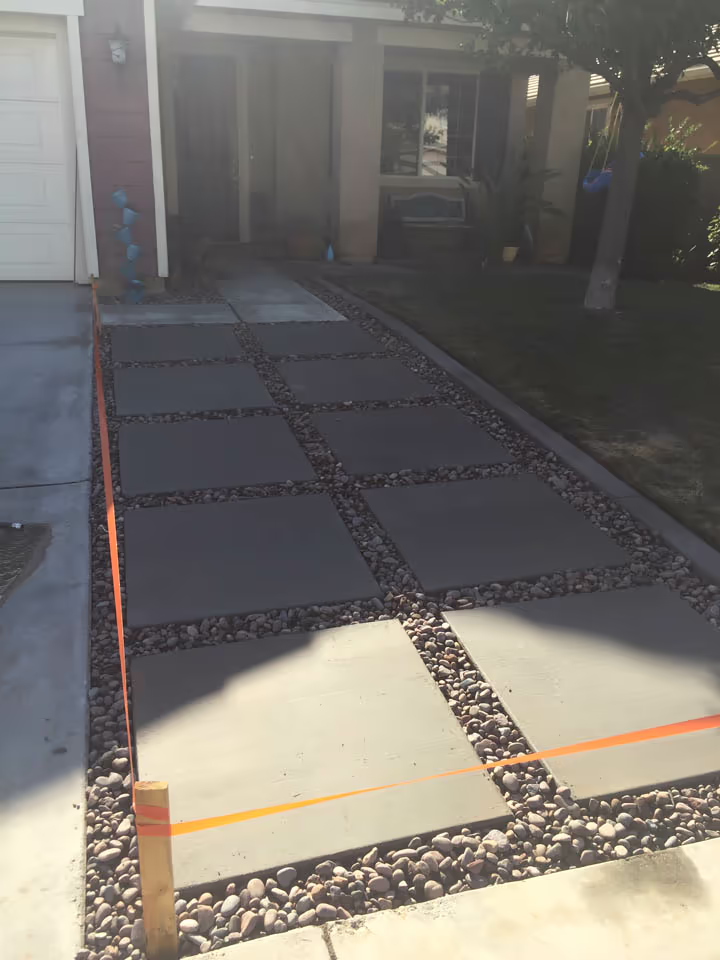 Residential Concrete Landscape Walkways Decorative Flatwork — photo 1